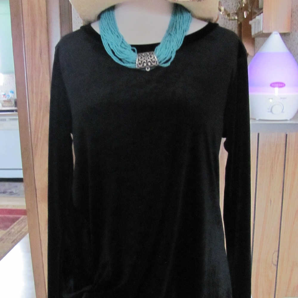 Wanna B  VELVET TOP WITH FRONT KNOT  Brand New  Po